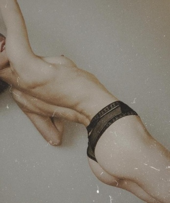 Знойная красотка с шикарной фигурой приглашает провести время в атмосфере страсти и нежности. Со мной ты забудешь обо всем и окунешься в мир наслаждения. Доверься мне, и я подарю тебе океан удовольствия! 5416, 22 года