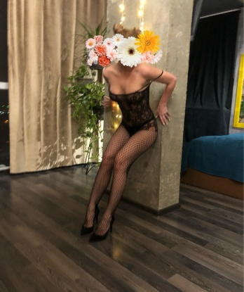 Изысканная красавица ждет встречи с достойным мужчиной для реализации самых смелых фантазий и жарких ласк. Готова порадовать и удовлетворить в полной мере. 7077, 24 года